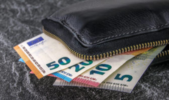 Στα 1.163,68 ευρώ ανήλθε ο μέσος μισθός πλήρους απασχόλησης