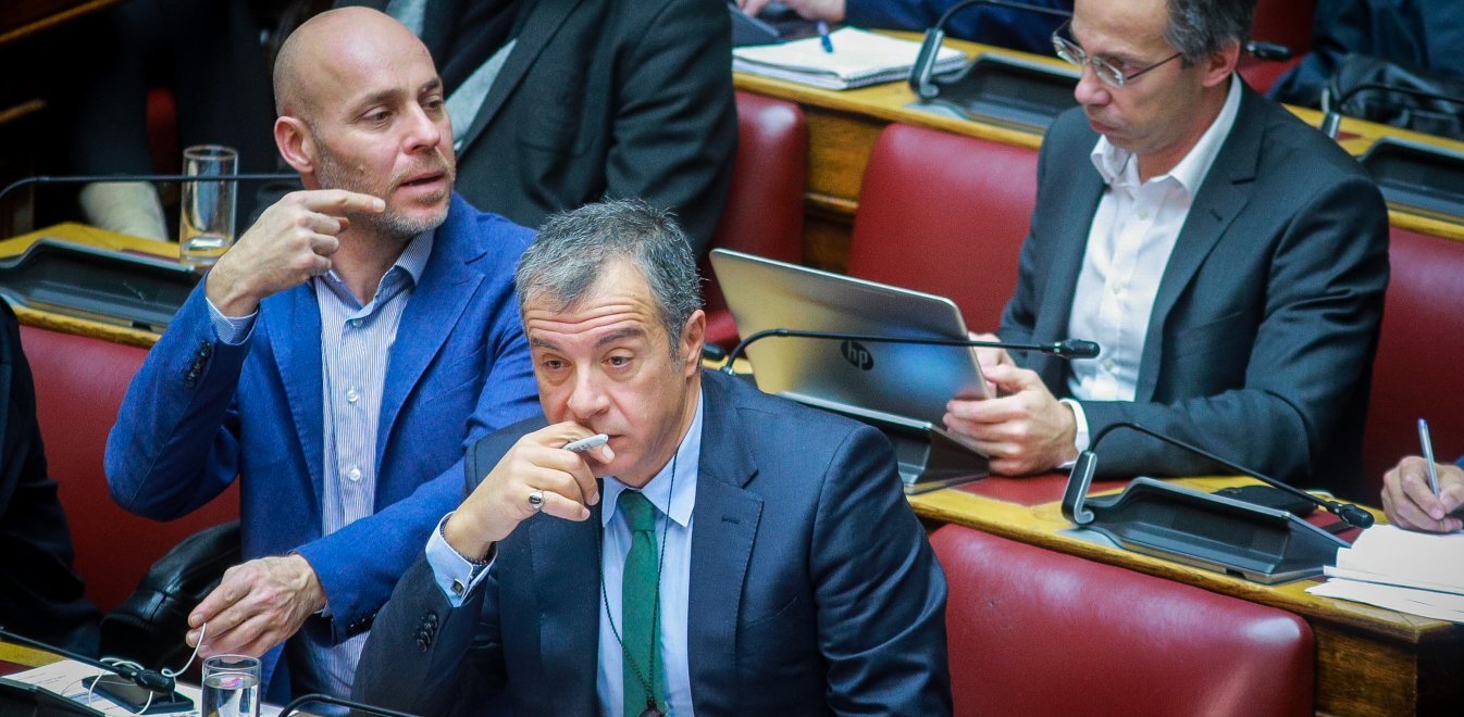 Θεοδωράκης: “Εθνικιστικό αμόκ σε σκηνοθεσία της Ν.Δ για τις Πρέσπες”