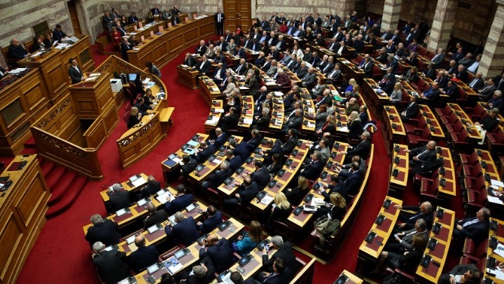 Μήνυμα βουλευτών που είδαν το πρόσωπο τους στις αφίσες