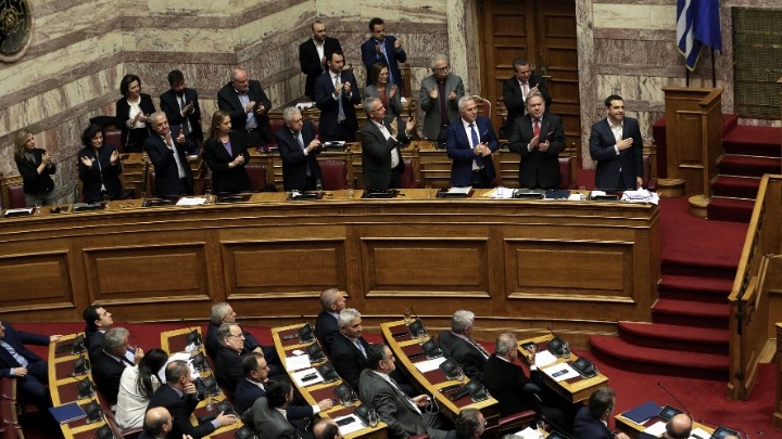 Κυρώθηκε η Συνθήκη των Πρεσπών με 153 “Ναι” – 146 βουλευτές ψήφισαν κατά, ένας παρών