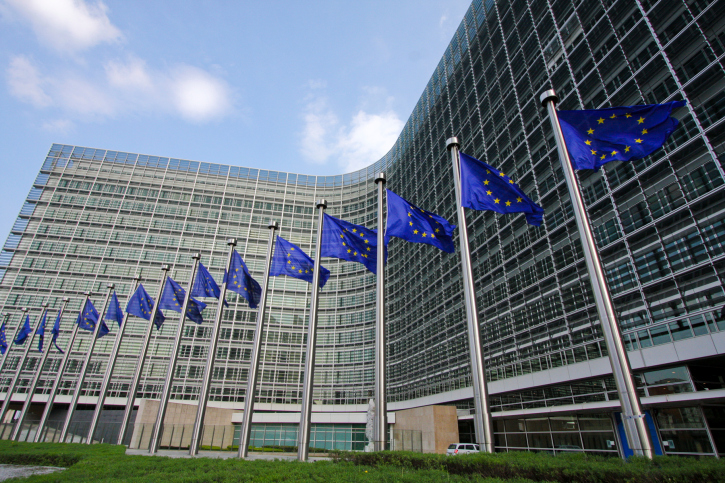 Κομισιόν: Στηρίζουμε την ιστορική Συμφωνία των Πρεσπών
