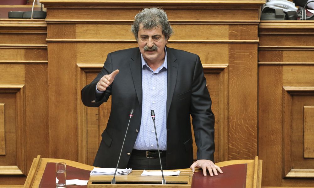 Με τροπολογία Πολάκη παρατείνεται η θητεία επικουρικών γιατρών του ΕΣΥ