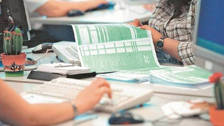 Εξετάζεται η υποβολή των φορολογικών δηλώσεων από το τέλος Μαρτίου