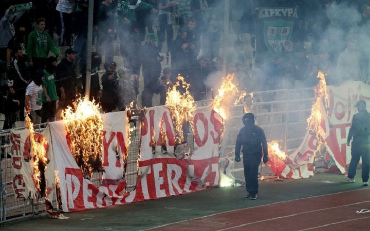 Ακόμη μία μαύρη σελίδα στην ιστορία του ελληνικού ποδοσφαίρο – Εικόνες ντροπής μέσα και έξω από το ΟΑΚΑ