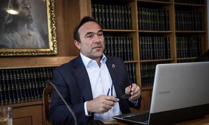 Ο Πέτρος Κόκκαλης απαντά: Να ψάξουν αλλού για επίδοξους Μπερλουσκόνι (vid)