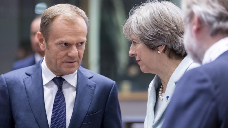 Brexit: Επιστολή Μέι στον Τουσκ για παράταση εν μέσω πολιτικής κρίσης
