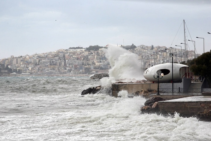 Απαγορεύεται ο απόπλους – 10 μποφόρ στα πελάγη, καταιγίδες και χαλαζοπτώσεις