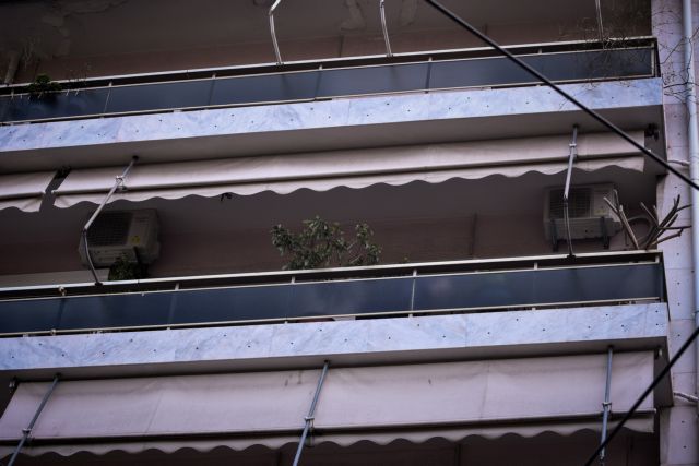 32χρονη κατηγορείται ότι έριξε τον σύντροφό της από το μπαλκόνι