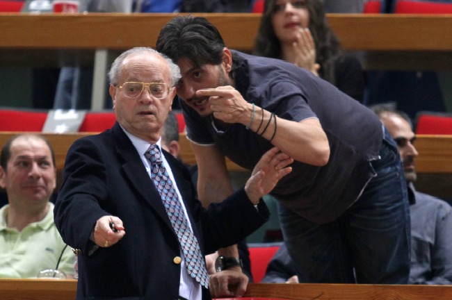 Το αντίο του Δημήτρη Γιαννακόπουλου στο αγαπημένο θείο του