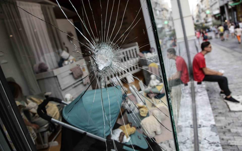 Συναγερμός στις αρχές – Καταδρομικές επιθέσεις τα ξημερώματα σε 13 σούπερ μάρκετ