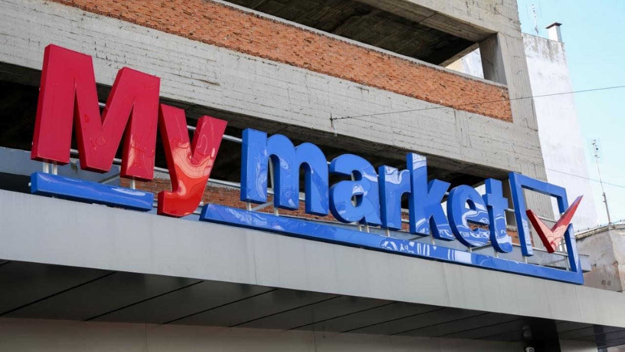 Απολύθηκε η διευθύντρια του My Market – Είχε στείλει εντολή στους υπαλλήλους να χαμογελάνε