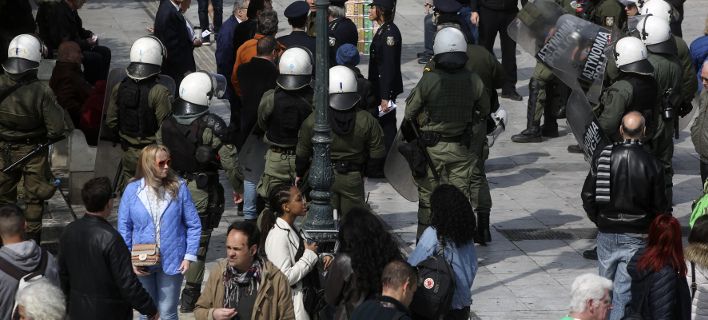 Καταγγελία της ΛΑΕ για προσαγωγές πριν την μαθητική παρέλαση- Διαμαρτύρονταν για τη Συμφωνία των Πρεσπών