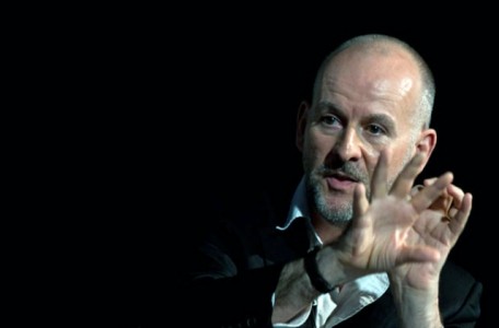 Σάιμον Κρίτσλεϋ: Ο 59χρονος φιλόσοφος απαντά με μοναδικό τρόπο, τι σκεφτόμαστε όταν σκεφτόμαστε το ποδόσφαιρο