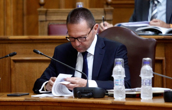 Τα κόκκινα δάνεια, ο Στουρνάρας, και η υπόθεση με τη δίωξη σε συνεργάτη του για θαλασσοδάνεια