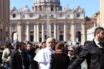Ο Τζόν Μάλκοβιτς… πάπας στην πλατεία του Αγίου Πέτρου