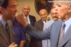 Το χαστούκι “μυστήριο” του ιδρυτή της ΝΔ Κωνσταντίνου Καραμανλή on camera στον Ρουσόπουλο – Ημέρες ’92 μετά τα συλλαλητήρια για το Μακεδονικό (vid)