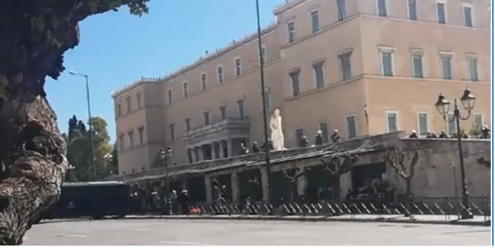 Ένταση στη μαθητική πορεία στο κέντρο της Αθήνας