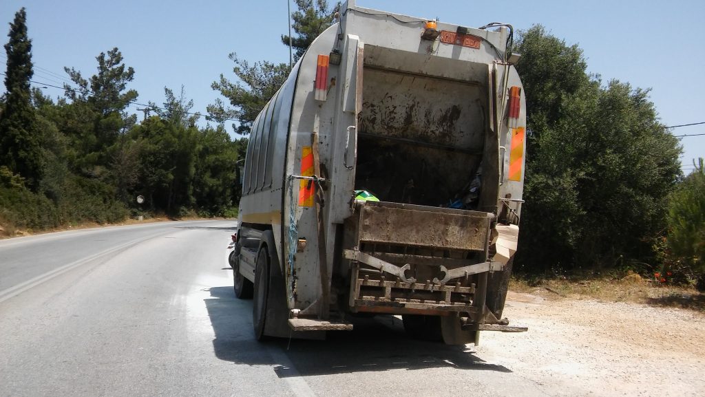 Τραγωδία στην Εύβοια: Απορριμματοφόρο παρέσυρε και σκότωσε ηλικιωμένη γυναίκα
