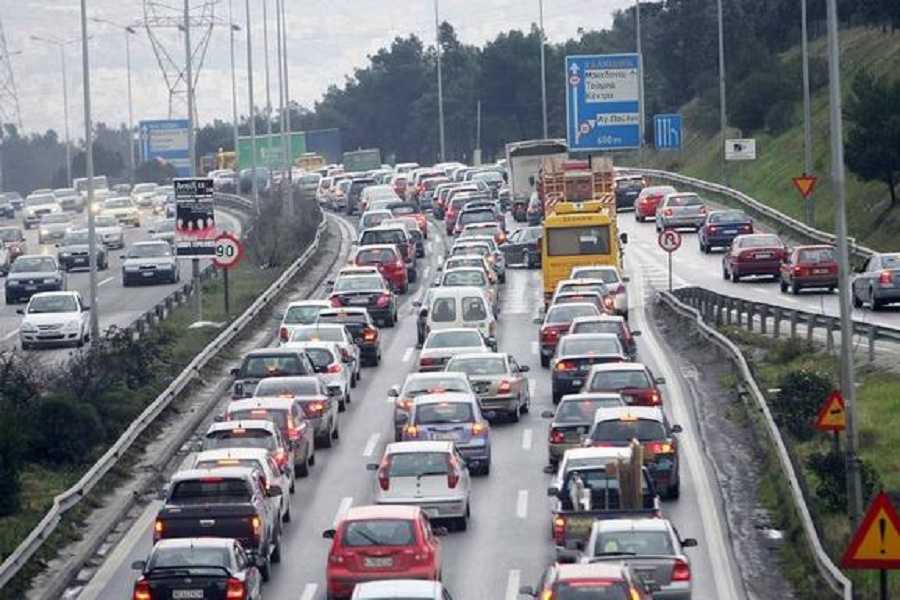 Εικονικά διπλώματα: Ελεύθεροι με περιοριστικούς όρους οι εννέα κατηγορούμενοι