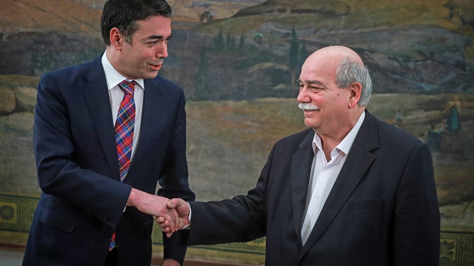 Η αθλιότητα Κασιδιάρη κατά τη διάρκεια της συνάντησης Βούτση – Ντιμιτρόφ (vid)