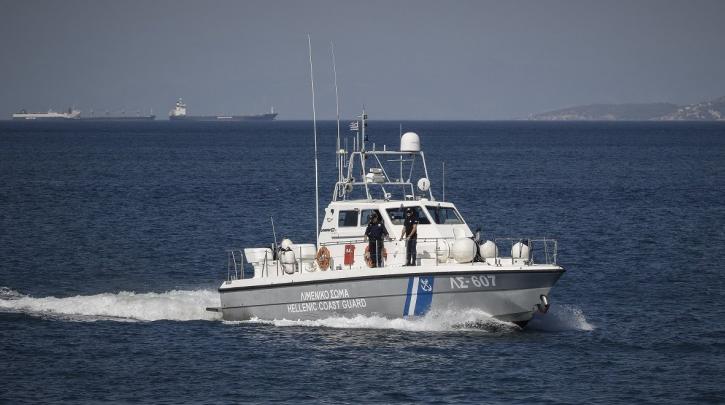 Χιτσκοκικό θρίλερ: Νεκρή γυναίκα σε παραλία της Γλυφάδας