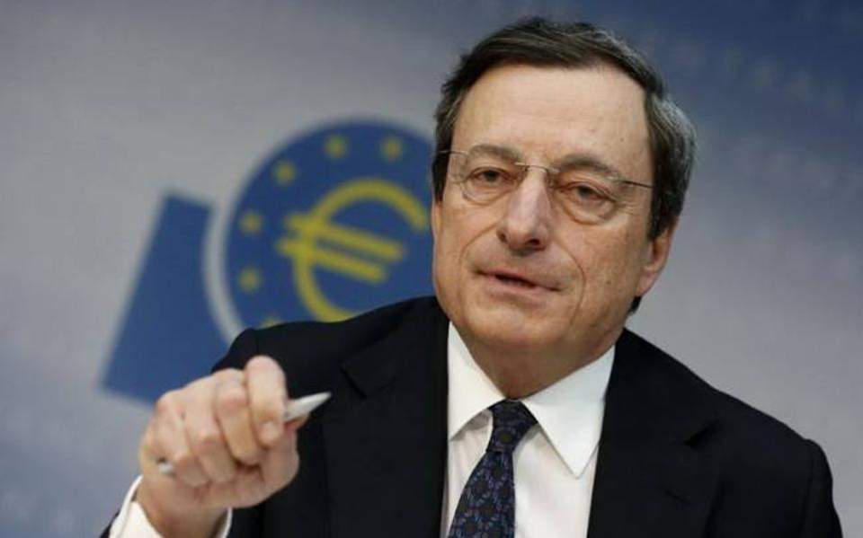 ΕΚΤ: “Παγώνει” τα επιτόκια και ρίχνει περισσότερο χρήμα στην αγορά – Με παρέμβαση Ντράγκι