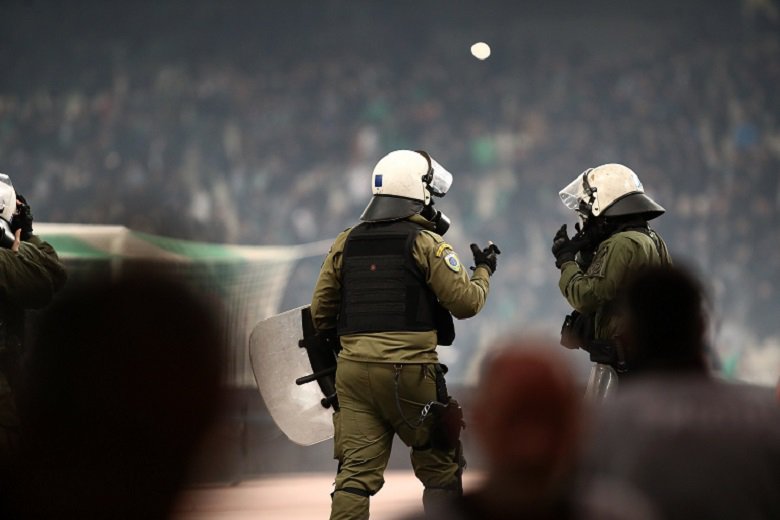 Κινδυνεύει να χάσει το μάτι του – Καταγγέλλει απρόκλητη αστυνομική βία, έξω από το ΟΑΚΑ