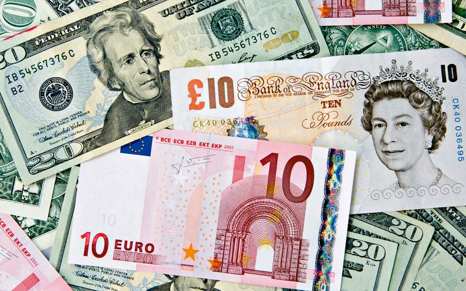 Καθοδική η πορεία για τη στερλίνα, μετά την οριστική απόρριψη της συμφωνίας Ε.Ε. – Μέι για το Brexit