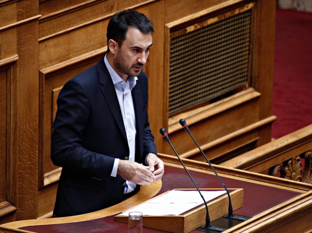 Χαρίτσης: Η Ν.Δ. θέλει ομήρους τους εργαζόμενους στους δήμους – Όλη η συζήτηση στη Βουλή