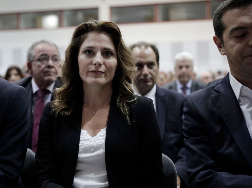 Γιατί η Μπέτυ Μπαζιάνα παρακολούθησε την ομιλία Τσίπρα από τις εξέδρες στο Γαλάτσι