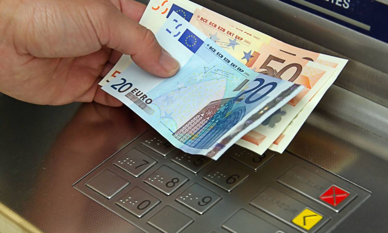 Πιστώνονται στους λογαριασμούς δικαιούχων επιδόματα – συντάξεις