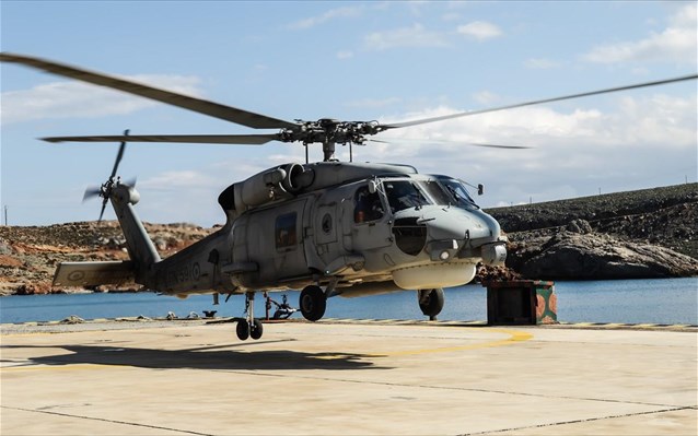 Συναγερμός στις αρχές: Έρευνες για επιβάτη που έπεσε στη θάλασσα από πλοίο