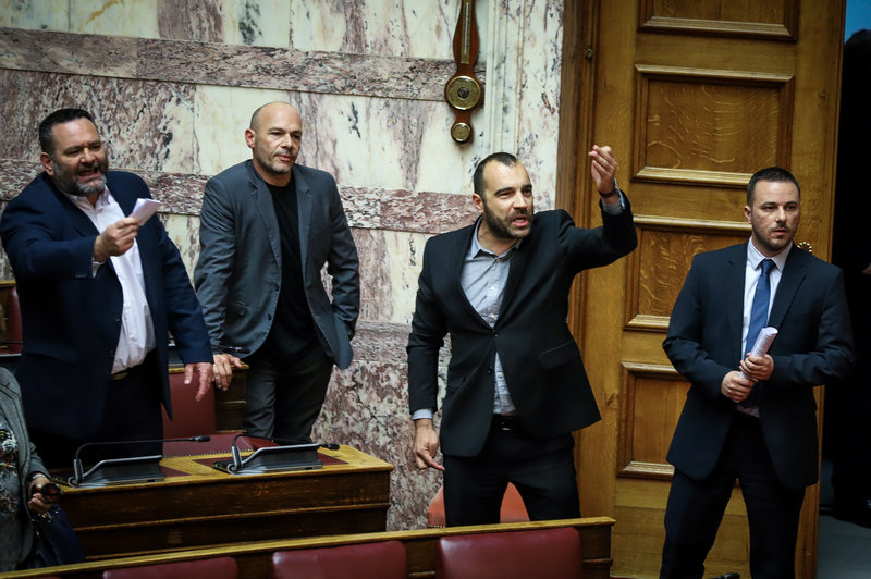 Άγριο επεισόδιο με βουλευτές της ΧΑ -“Είστε δολοφόνοι, επίγονοι του Χίτλερ”