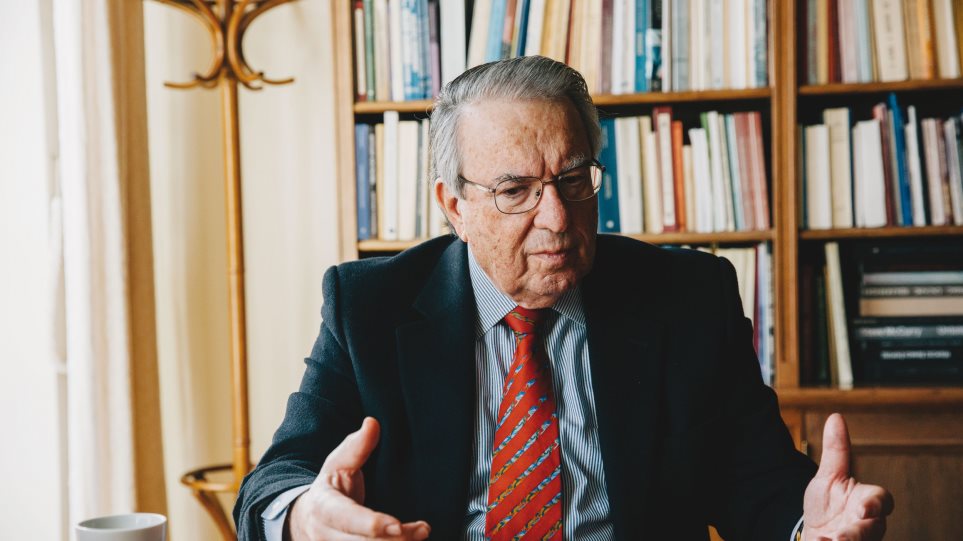 Πρόεδρος ΟΙΕΛΕ: Ο κ. Μπαμπινιώτης επιδιώκει τη φροντιστηριοποίηση της εκπαίδευσης