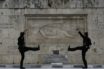 Ρίγη συγκίνησης στο Μνημείο του Άγνωστου στρατιώτη: Αλλαγή φρουράς με Πόντιους Εύζωνες