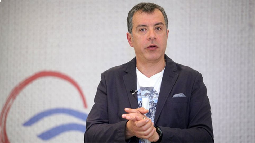 Το πρωτότυπο μήνυμα Θεοδωράκη… με σπερματοζωάρια στους νέους