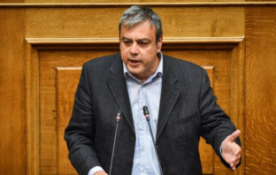 Βερναρδάκης: Αναφορά κατά Κεραμέως για «αντικοινοβουλευτική συμπεριφορά»