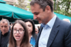 Η φωτογραφία του Κ. Μητσοτάκη με τη νεαρή κοπέλα που έγινε viral – Δείτε γιατί (εικόνα)