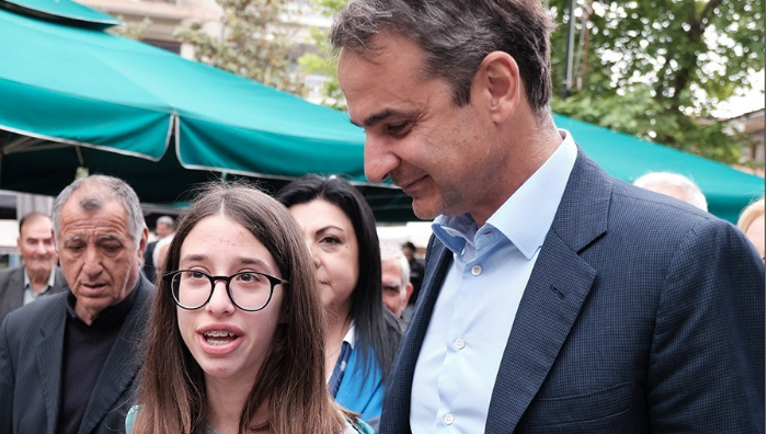 Η φωτογραφία του Κ. Μητσοτάκη με τη νεαρή κοπέλα που έγινε viral –&hellip;