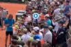 Αποθέωση Τσιτσιπά στο Roland Garros – “Συνωστισμός” για ένα αυτόγραφο (vid)