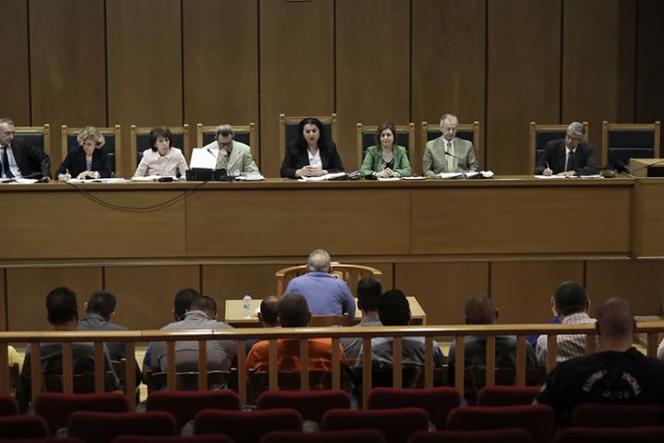 Διεκόπη η δίκη της Χρυσής Αυγής – Λιποθύμησε ο Πατέλης