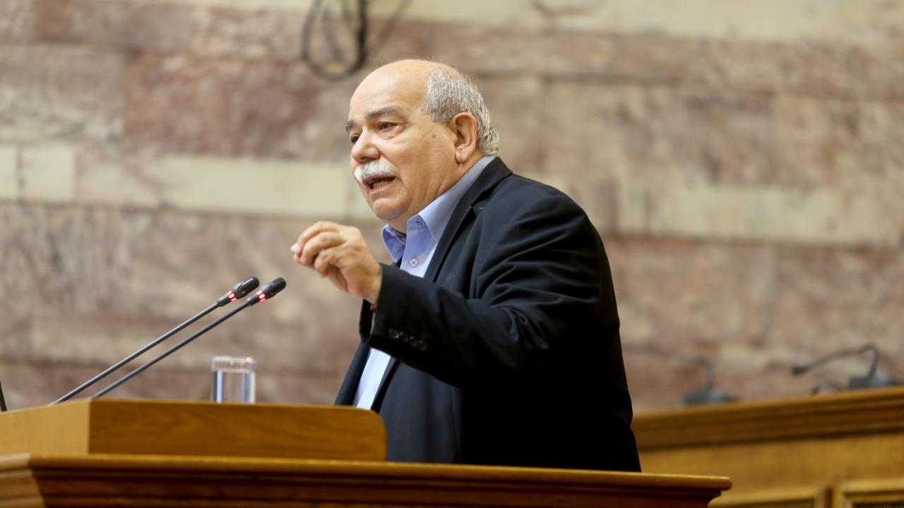 Οργή Βούτση για τη σύζυγό του: Δεν ντρεπόμαστε λιγάκι; – Καμία μετάταξη με κομματικά κριτήρια