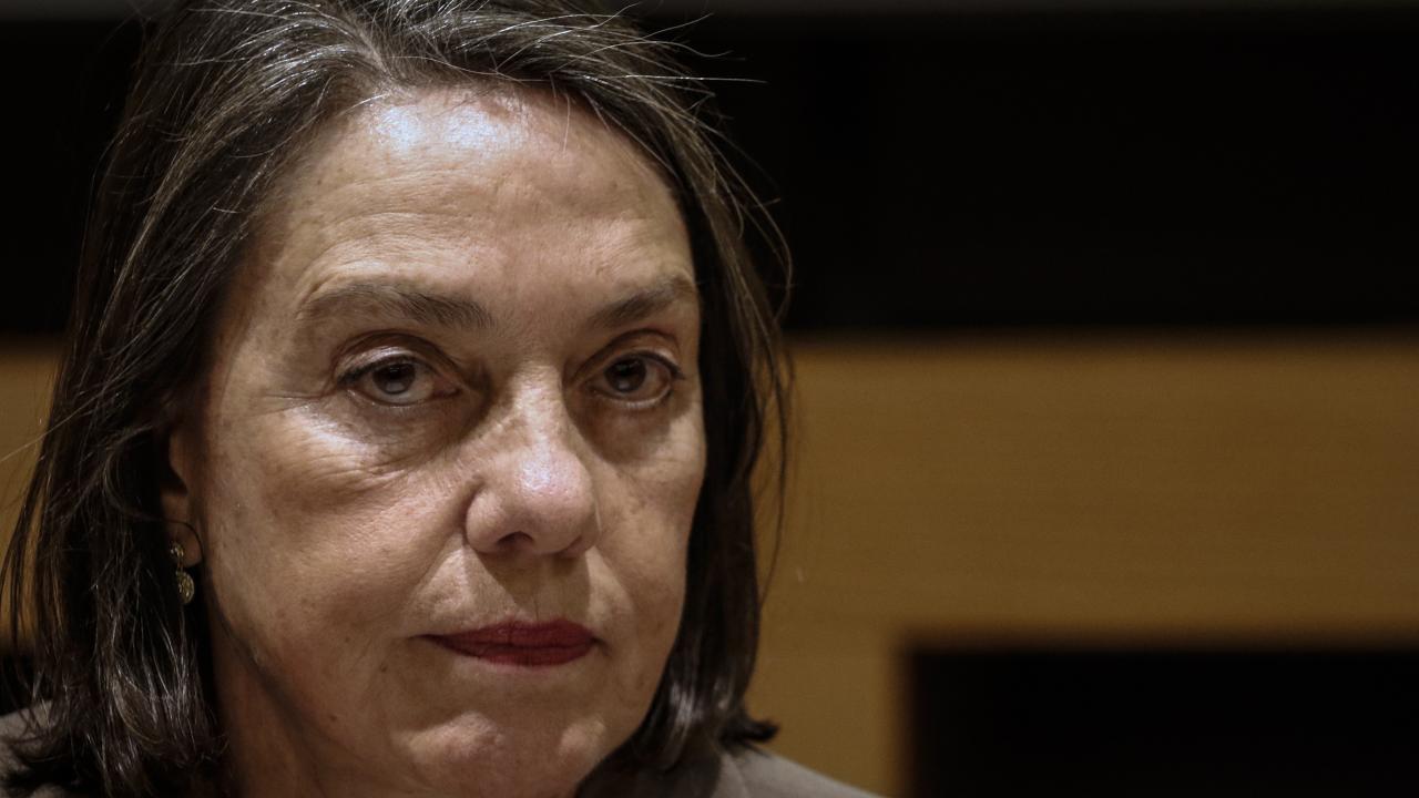 Η σοκαριστική εκδοχή της Μιράντας Ξαφά για τον μύθο του Αισώπου “Τζίτζικας και μέρμηγκας”