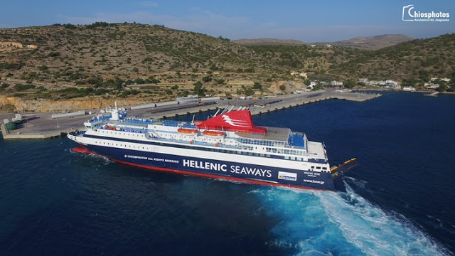 Η απίστευτη μανούβρα του “Νήσος Χίος” στο λιμάνι των Μεστών (vid)