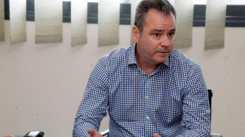 Ο Κουκοδήμος εισέβαλε σε ραδιοσταθμό και ζήτησε την απόλυση δημοσιογράφου