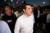 Πιτσιρικάς…. “κέρδισε” βόλτα στους ώμους του Τσίπρα (εικόνες)