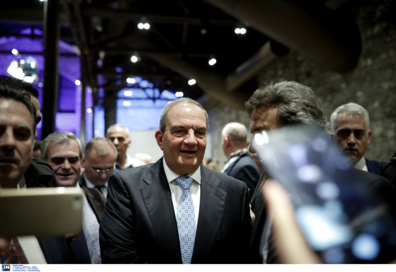 Καραμανλής 10 χρόνια μετά: Rock star που επιστρέφει ή “τρόπαιο” του Κυριάκου Μητσοτάκη;