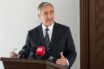 Άτυπη πενταμερή για το Κυπριακό ζητεί αιφνιδίως ο Μουσταφά Ακκιντζί