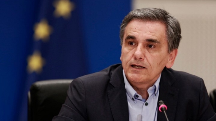 Τσακαλώτος: Η Κομισιόν έχει άδικο – Στοχευμένη πολιτική φοροελαφρύνσεων για τα μεσαία στρώματα