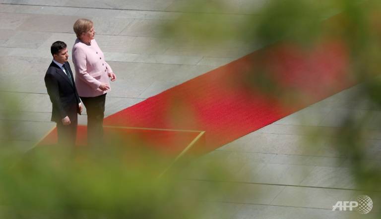 Ανησυχία για τη Μέρκελ: Βίντεο την δείχνει να τρέμει ασταμάτητα κατά τη&hellip;